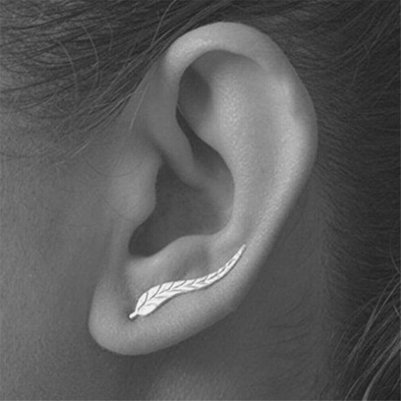 Jewelry - NWOT Silver Ear Climber Crawler Feather Earrings